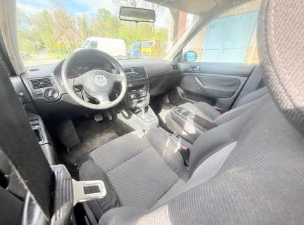 Volkswagen - Golf