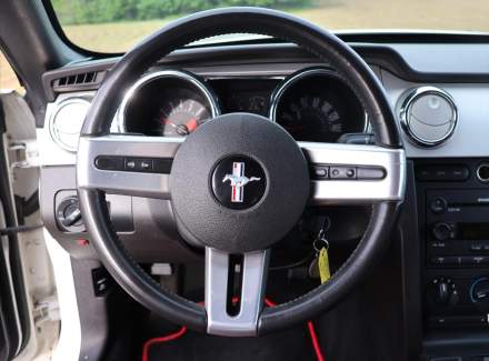 Ford - Mustang