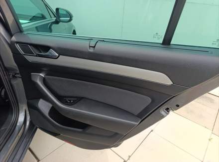 Volkswagen - Passat