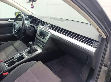 Volkswagen - Passat