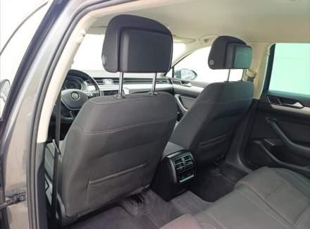 Volkswagen - Passat