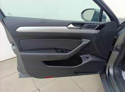 Volkswagen - Passat