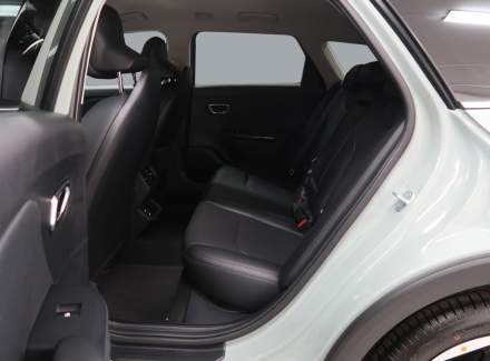 Kia - K4