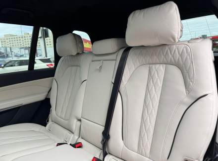 BMW - X7