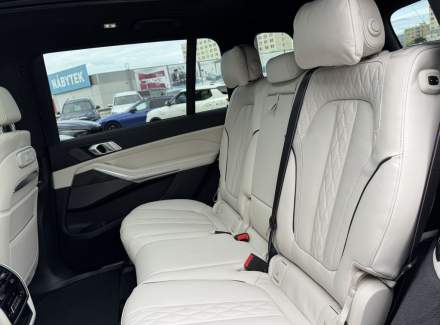 BMW - X7