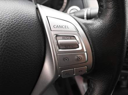 Nissan - Navara
