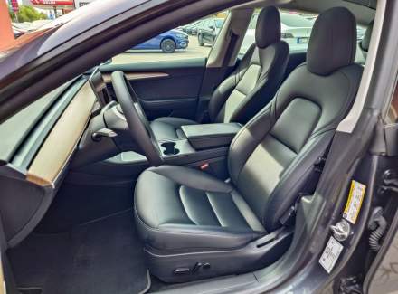 Tesla - Model 3