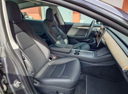 Tesla - Model 3