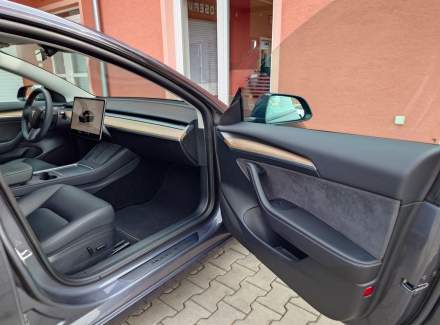 Tesla - Model 3