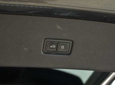Audi - Q8