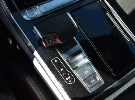 Audi - Q8