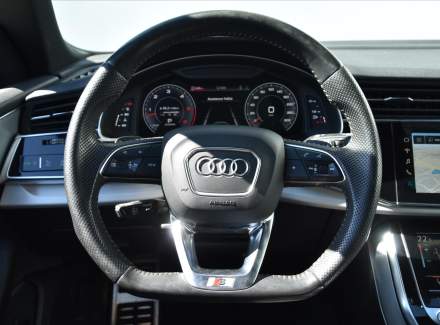 Audi - Q8