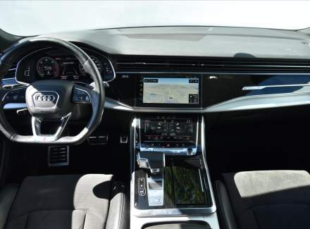 Audi - Q8