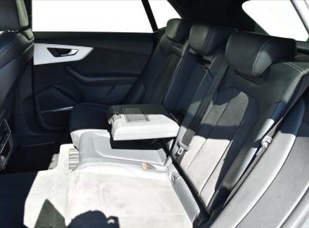 Audi - Q8