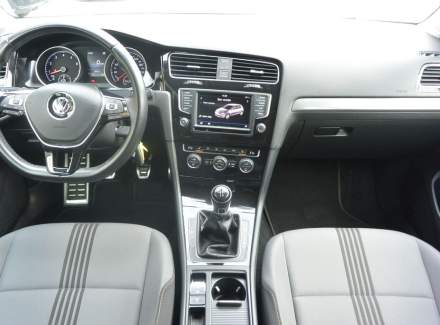 Volkswagen - Golf