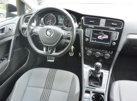 Volkswagen - Golf