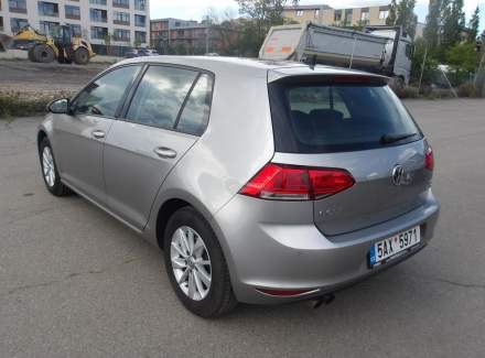 Volkswagen - Golf
