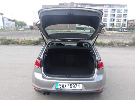 Volkswagen - Golf