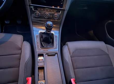 Volkswagen - Golf