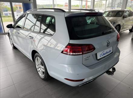 Volkswagen - Golf