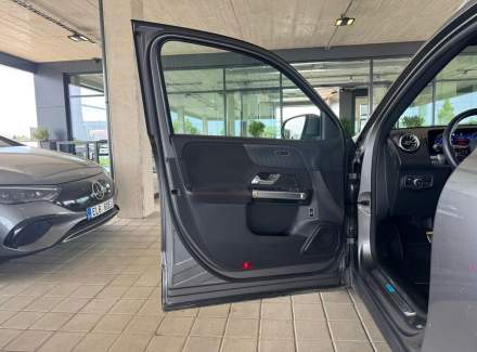 Mercedes-Benz - EQB