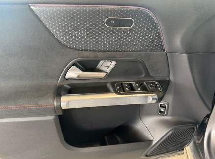 Mercedes-Benz - EQB