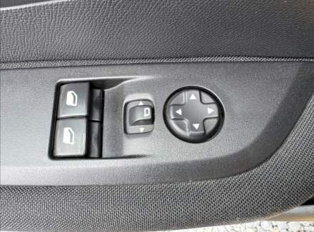 Peugeot - 208