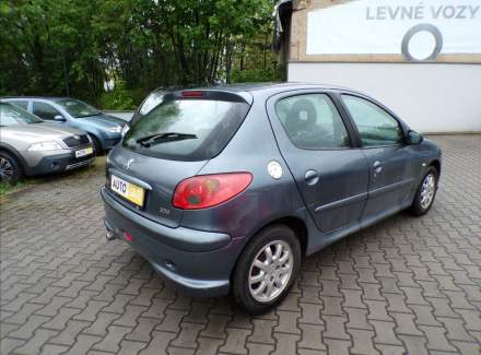 Peugeot - 206