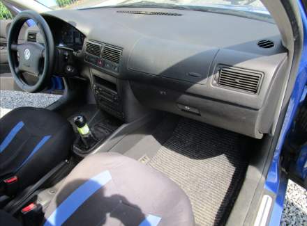 Volkswagen - Golf