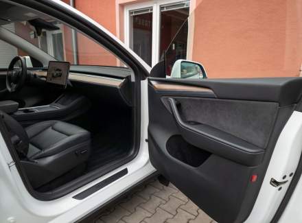 Tesla - Model Y