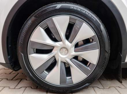 Tesla - Model Y