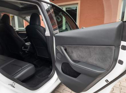Tesla - Model Y