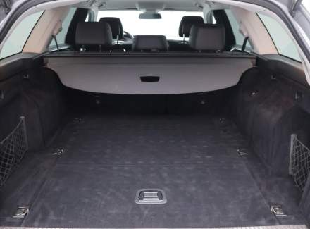 Mercedes-Benz - E-class