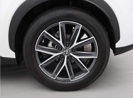 Lexus - LBX
