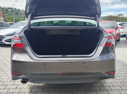 Toyota - Camry