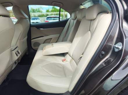 Toyota - Camry