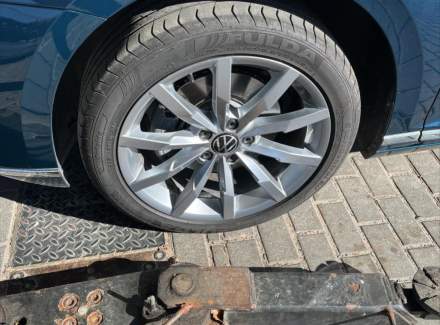 Volkswagen - Passat