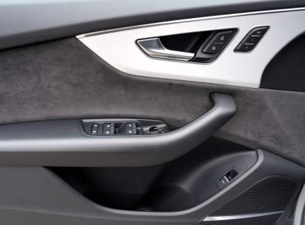 Audi - Q8