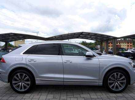 Audi - Q8