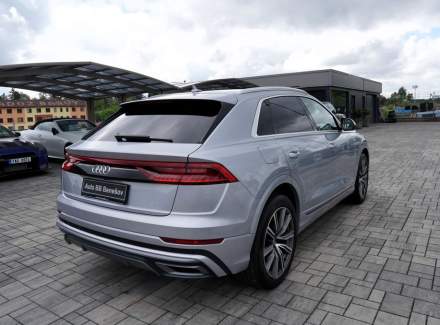 Audi - Q8
