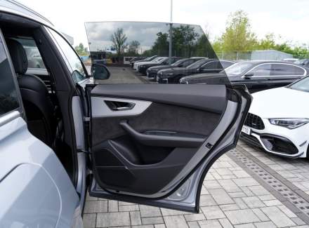 Audi - Q8