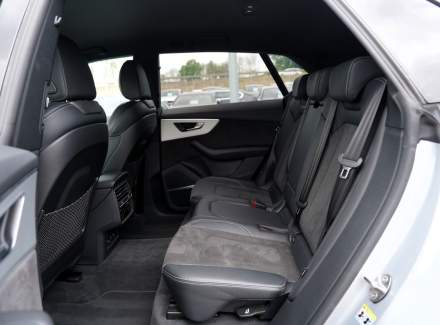 Audi - Q8