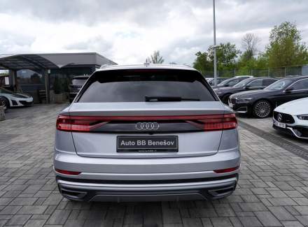 Audi - Q8