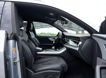 Audi - Q8