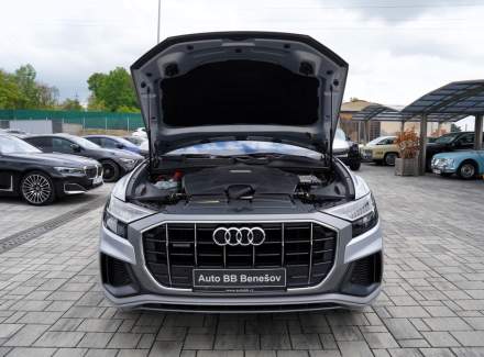 Audi - Q8