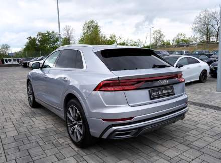 Audi - Q8