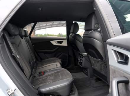 Audi - Q8