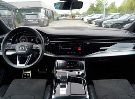 Audi - Q8