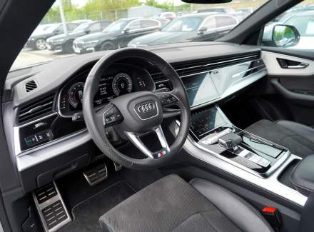 Audi - Q8