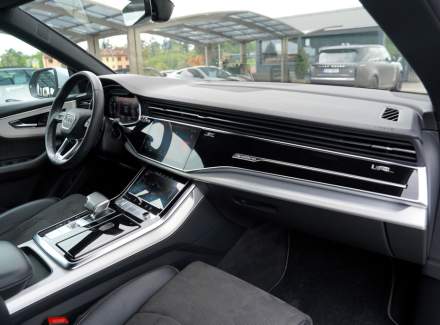 Audi - Q8